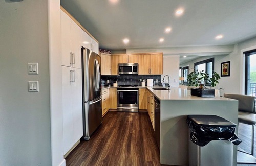Central Okanagan Condo | Stunning spacious 4 bedroom lakefront condo with available boat slip!