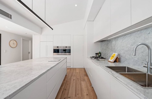 Walkerville House | STUNNING SPACIOUS MODERN HOME -EVERY ROOM HAS A GARDEN VIEW!n