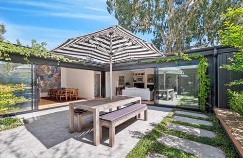 Walkerville House | STUNNING SPACIOUS MODERN HOME -EVERY ROOM HAS A GARDEN VIEW!n