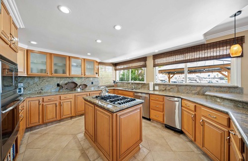 Discovery Bay House | Stunning Spacious Discovery Bay Waterfront Home Awaits