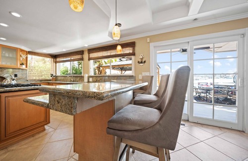 Discovery Bay House | Stunning Spacious Discovery Bay Waterfront Home Awaits