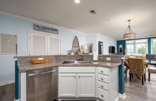 Sunset Island Condo | Stunning Sunset Island Condo @ 2 Fountain Drive East, FREE Linen & Towel Pkg!