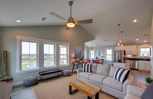 Salvo House | Stunning sunsets, private harbor, beach walks, fishing from the pier.