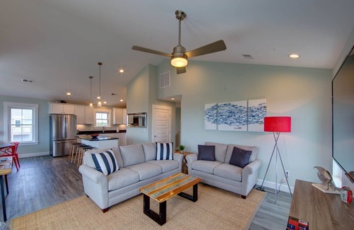 Salvo House | Stunning sunsets, private harbor, beach walks, fishing from the pier.