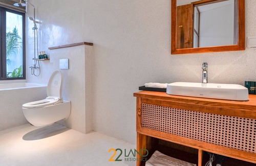 Dich Vong Apartment | Stunning Superior in 22Land Residence