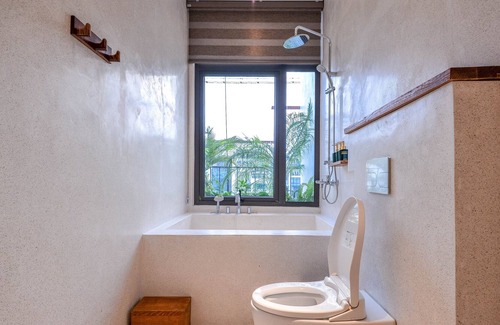 Dich Vong Apartment | Stunning Superior in 22Land Residence