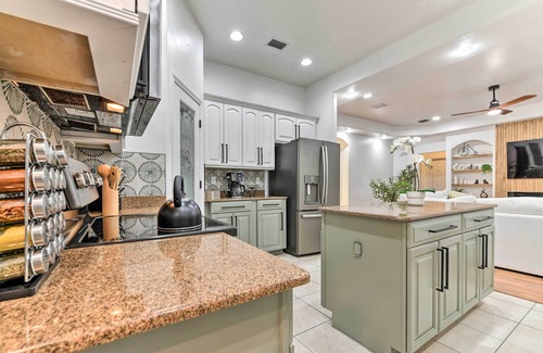 Thonotosassa Villa | Stunning Thonotosassa Home ~ 7 Mi to Ocean!