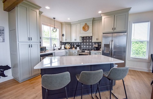 Clarkesville Cabin | Stunning three-story home with a hot tub, firepit, washer/dryer, & views