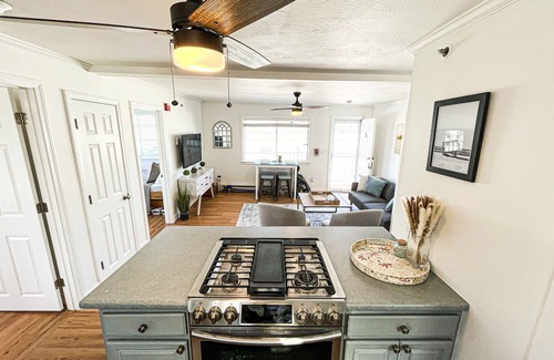 Hampton Condo | STUNNING Top Floor 2BR Beachside Condo