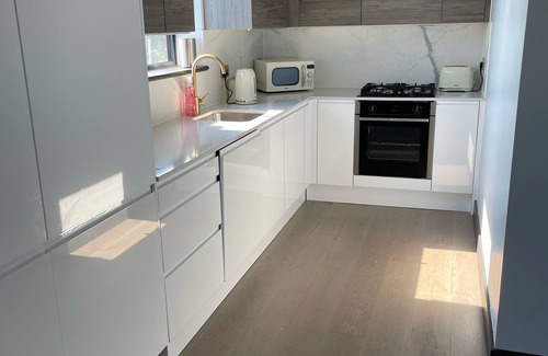 Brondesbury Park Apartment | Stunning top floor flat minutes from Kensington