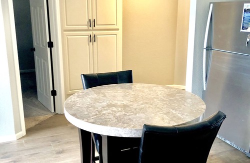 Mid America Condo | Stunning Top Unit Condo Overlooking Lake in the Heart of Hot Springs