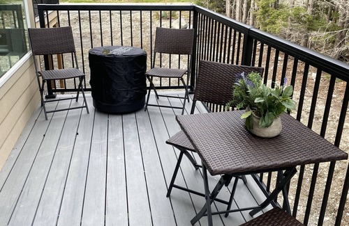 Girdwood House | Stunning townhome in Girdwood w/game room and sauna!