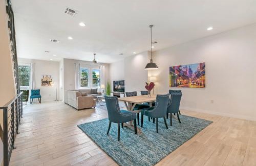 Mid-City House | Stunning Townhouse with Amenities