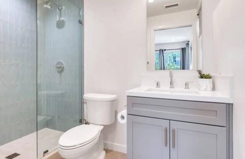 East Hollywood House | Stunning Tri-Level Townhome