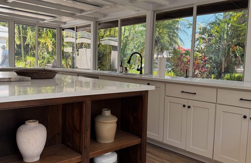 Fort Myers House | Stunning Tropical Home w/Fire Pit, Chef Kitchen 5 Mins Historical River District