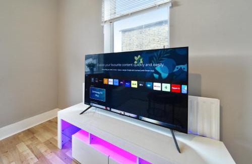 Walpole Apartment | STUNNING TWO BED PROPERTY In WEST LND