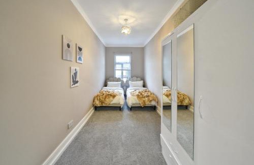 Walpole Apartment | STUNNING TWO BED PROPERTY In WEST LND, NEAR TRAIN STATION