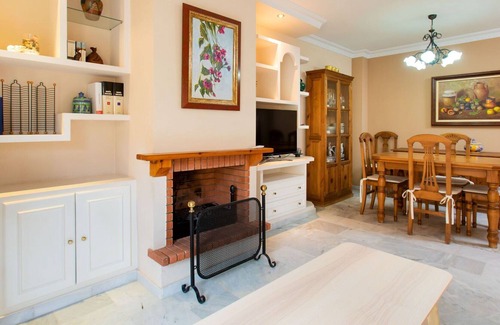 Torre de Benagalbon House | Stunning villa for 6 guests with A/C, pool, WIFI, TV, terrace and parking