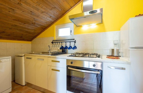 San Damiano dʼAsti Villa | Stunning villa for 5 people with WIFI, pool, TV, patio, pets allowed, panoramic view and parking