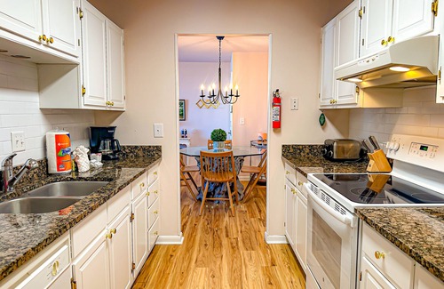 Harbour Town Condo | STUNNING VIEWS, RENOVATED VILLA WITH POOL PASS AND BALCONY