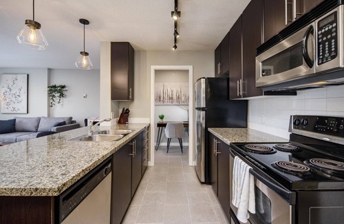 Crosstown Apartment | Stunning View Apartment with Pool and Free Parking