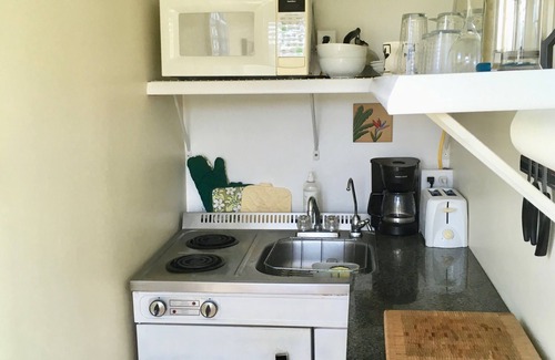 Kailua Apartment | Stunning Views: 5 min to beach and you will be amazed by the mountain views !
