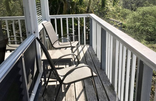 Kailua Apartment | Stunning Views: 5 min to beach and you will be amazed by the mountain views !