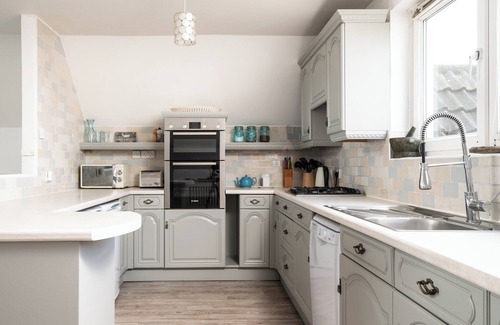 New Romney Cottage | Stunning views across the ocean from the luxurious open plan living areas.