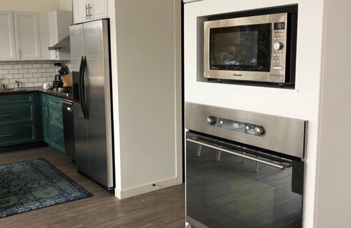 Central Okanagan House | Stunning views, clean & modern. Walk to the beach, wineries, cafe & orchards