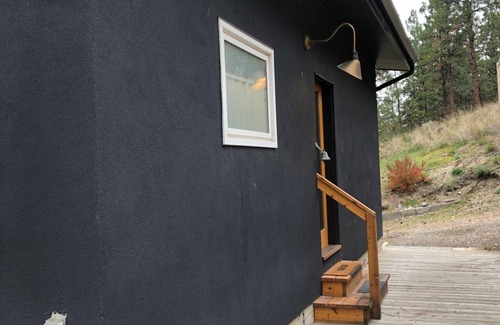 Central Okanagan House | Stunning views, clean & modern. Walk to the beach, wineries, cafe & orchards