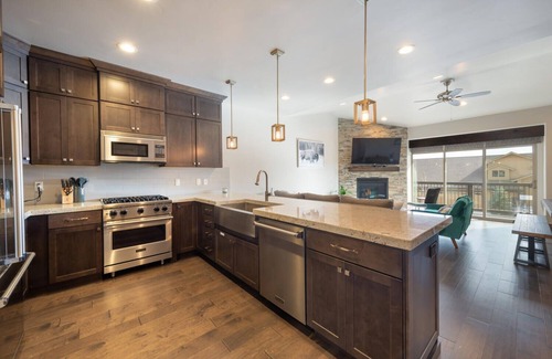 Park City House | Stunning Views, Gourmet Kitchen, Hot Tub, Close to Historic Park City Main Street!