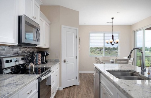 Cottonwood House | Stunning Views + Hot Tub + Location! 3 bed/3 bath
