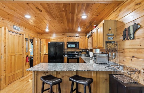 My Mountain House | Stunning Views~Hot Tub~Games~Fireplace~DogFriendly