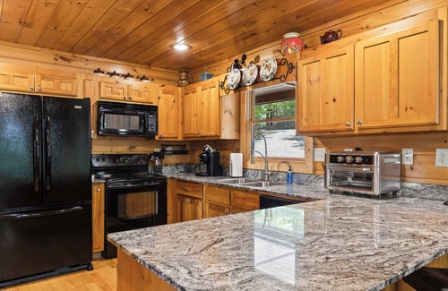 My Mountain House | Stunning Views~Hot Tub~Games~Fireplace~DogFriendly
