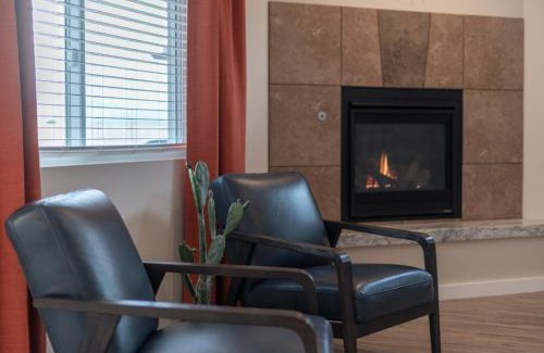 Cottonwood House | Stunning Views + Hot Tub + Location! 3 bed/3 bath