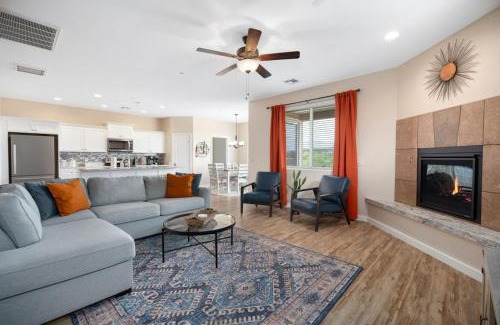 Cottonwood House | Stunning Views + Hot Tub + Location! 3 bed/3 bath