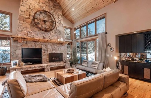 Park Meadows House | STUNNING VIEWS in 4+ Bedrooms in Luxury Home in the Heart of Park Meadows.