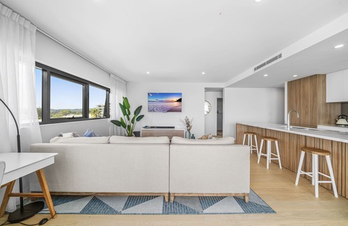 Palm Beach Apartment | Stunning Views just steps to Palm Beach
