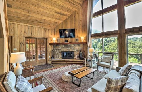 Burnsville House | Stunning Views Mountaintop Cabin in Burnsville!