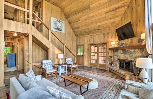 Burnsville House | Stunning Views Mountaintop Cabin in Burnsville!
