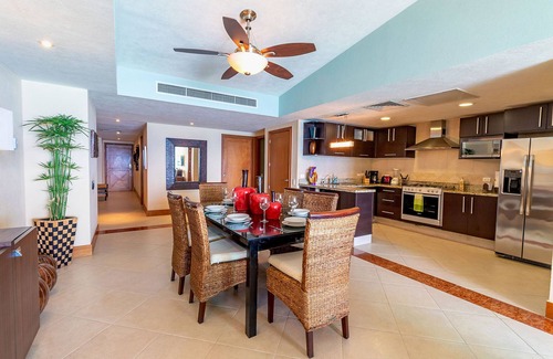 North Hotel Zone Condo | Stunning views over the bay from Grand Venetian