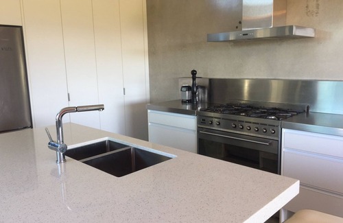Martinborough House | Stunning views of the Tararuas and adjacent vineyard
