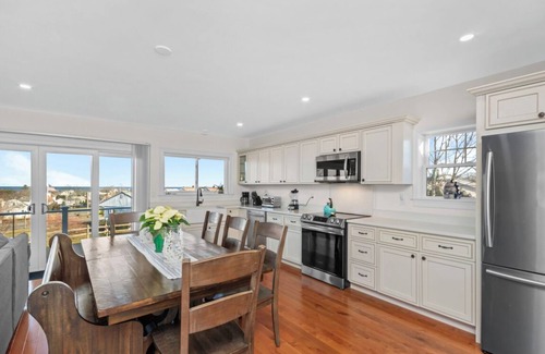 Sandwich House | Stunning Views Of Cape Cod Canal (2250)