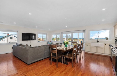 Sandwich House | Stunning Views Of Cape Cod Canal (2250)