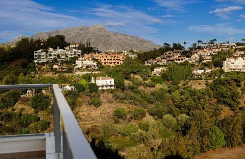 Benahavis Apartment | Stunning views of mountains, sea, golf and lake