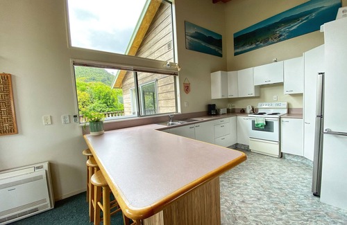 Punakaiki House | Stunning views of the Parinui