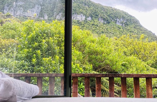 Punakaiki House | Stunning views of the Parinui