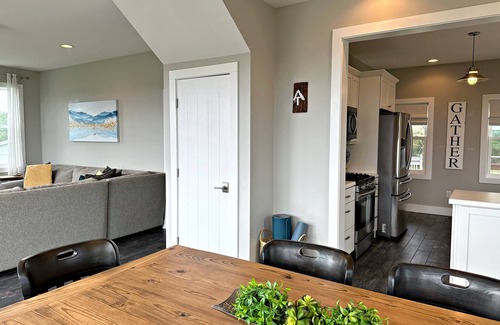 Marshall House | Stunning Views on 10 Acres + Biltmore Pass | Peaceful Artist's Retreat
