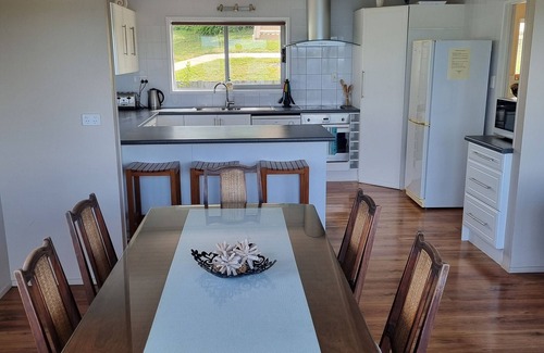 Surfdale House | Stunning views over bay and beyond