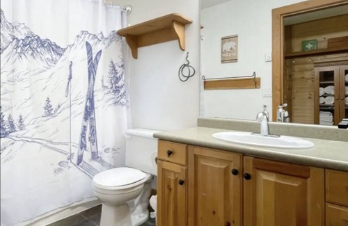 Snow Pine Estates Ski Chalet | Stunning Views, Private Hot Tub, Sleeps 14